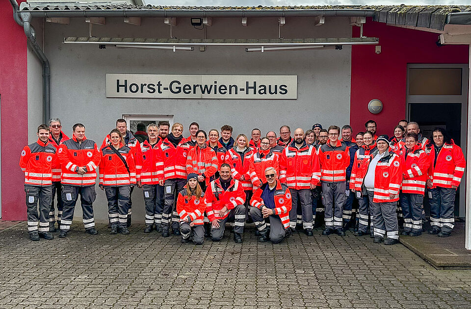 Faschingsumzug Eggenstein-Leopoldshafen: DRK Eggenstein-Leopoldshafen sorgt gemeinsam mit weiteren Bereitschaften für Sicherheit DRK Eggenstein-Leopoldshafen mit DRK-Bereitschaften aus dem Umkreis